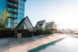 Austin Rainey Street Escape Rooftop Pool Barcle - 7