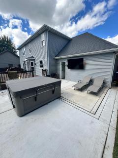 Elegant Executive Residence Hot Tub Pool Parties! - 6