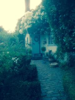 The sunny Stables Cottage - 1