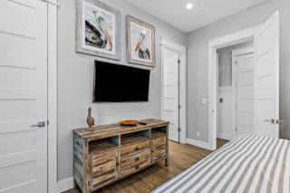 New Family LUX Bid-A-Wee Beach Retreat Pool Beachfront Private Beach - 3