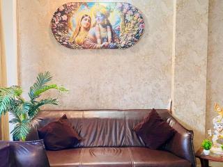 Rudra inn vrindavan 3bhk villa near all mandir - 1