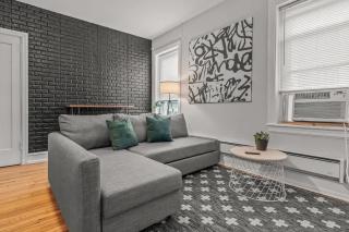 Huge Desk - Central - Soak Tub - Walkscore 98 - 7