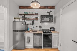 Huge Desk - Central - Soak Tub - Walkscore 98 - 5