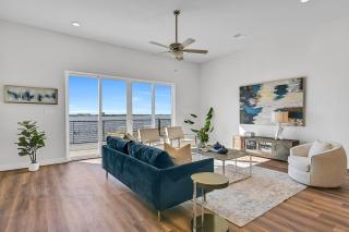 3 BR 3 BA, Lakeside Townhouse mins to Kemah & NASA - 0