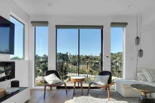 Modern Hilltop Villa Perfect for Large Groups - 6