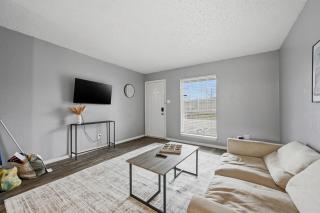Modern 2BR townhome with full kitchen & dining - 9