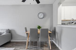 Comfortable 2BR townhome perfect for longer stays - 9