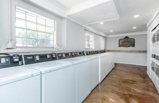 Comfortable 2BR townhome perfect for longer stays - 4