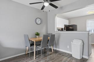 Comfortable 2BR townhome perfect for longer stays - 3