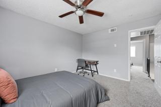Comfortable 2BR townhome perfect for longer stays - 7