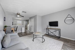 Comfortable 2BR townhome perfect for longer stays - 4