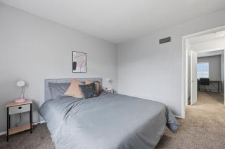 Cozy 2BR townhome with open living space - 5