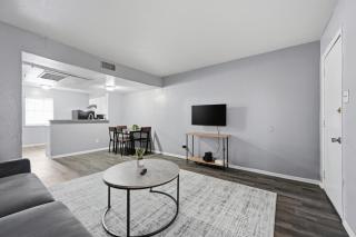 Cozy 2BR townhome with open living space - Arlington - 7