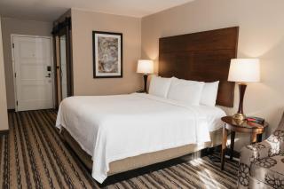 Colonial Hotel - Gardner - 1