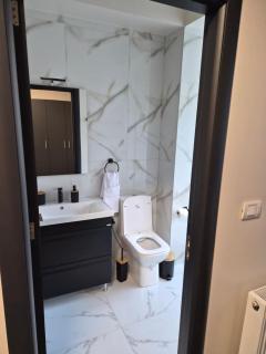 Central Apartments Jacuzzi - 8