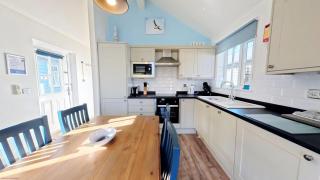 Puffin Lodge - Part of the The Bay Filey Holiday Village with pool, gym and direct beach access, pub, restaurant, tennis and meadows walks - 2