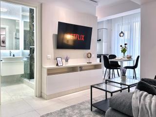 Parliament 1BR Apartment by Wayfaris - 4