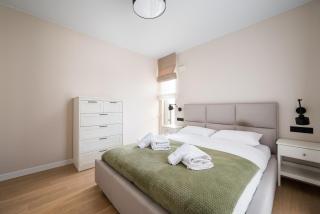 Bielany Spacious Apartment by BookingHost - 8
