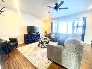 Heart of the Valley with Air Conditioning - 9