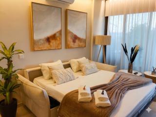 Luxury UCAM Studio, Desk and High Speed WiFi - 3