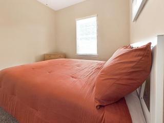 3BR Home in Home - Near Bush Airport & Houston - 4