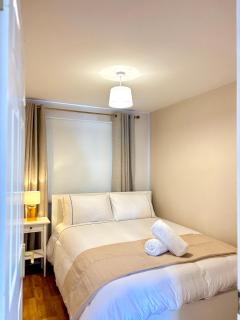 Harbour Haven Cobh- Sea & Cathedral View Apartment - 2