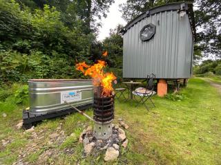 Shepherds hut near beach hot tub Lakeside - 6