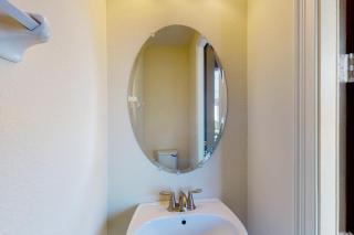 Charming 6 Bdrm Home with Open Living at Encore - 1