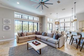 Luxury 5 Bdrm Villa with Elegant Living Space at Reunion - 5