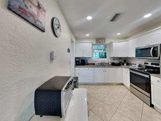Starfish House by Distinctive Beach Rentals - 3