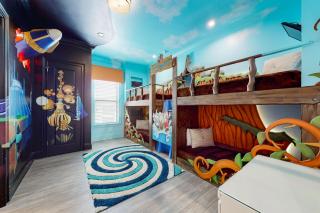 Deluxe 8 Bdrm Mansion with Swim up Bar and Pool Slide at Reunion - 2