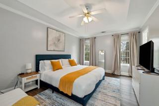 Chateau Elan Family Home Retreat Fast WiFi Sleeps 10 - 1