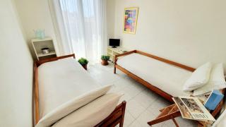 appartamento confortevole, spazioso e luminoso in residence tranquillo e pulito con parcheggio libero - 0