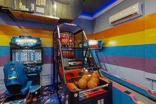 Sun-Filled 7 Bdrm Haven with Sports Themed Game Room at Reunion - 8