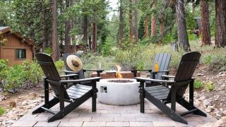 Timberline by AvantStay Stunning Chalet Cabin w Hot Tub Pool Table Home Theater - 7