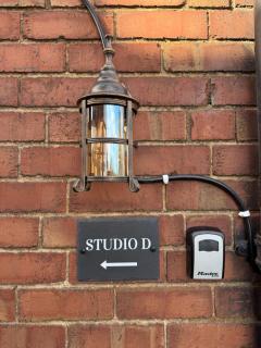 Studio D - Newly renovated private 1 bed studio near Trent Bridge Cricket Ground and National Water Sports Centre - 1