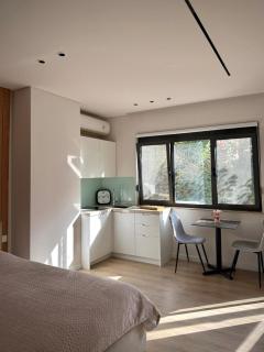 Cozy studio with Balcony City Center - 8