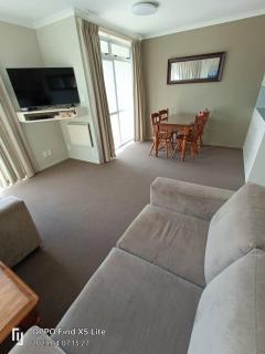 Opuke Crash Pad Methven - with mountain views. - 8