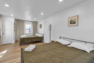 Beautiful 4BR Retreat Minutes from Niagara Falls - 2