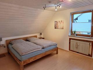 Gemütliches Ferienhaus in Schnaid mit zwei separaten und geräumigen Wohnungen - ausgestattet mit je einer großen Küche, zwei Schlafzimmern und einem Badezimmer - 8