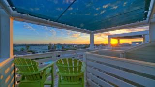 Resort Pool Walk to the Beach Island Views Little Beach House by AvantStay - 7