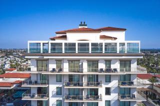 The Waterfront Beach Resort, A Hilton Hotel - 7