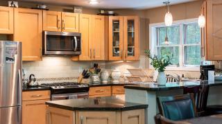 Bear Trail Chalet by AvantStay Retreat w Outdoor Living Deck Fire Pit - 6