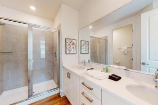 W451J - Glamorous Getaway With Themed Bedrooms at Reunion - 1