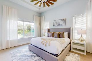 W415J - Modern Chic 9 Bedroom Mansion Sleeps 20 with Themed Rooms at Reunion Resort - 3