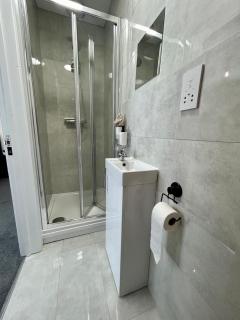 B2 Private Double room with Ensuite, Contractor & Corporate Stays Fully Equipped - 6