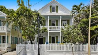 Lighthouse Villa by AvantStay Walk to Southernmost Point w Private Pool Patio Month Long Stays - Key West - 8