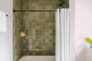 LIVN West Loop Chicago Classic Queen Studio - 4