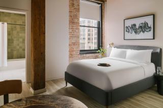 LIVN West Loop Chicago Queen Superior Studio - 0