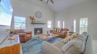 Private Pool Game Room Patio Near the Beach Palm House by AvantStay - 1